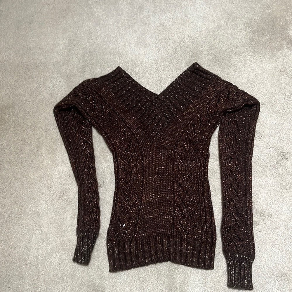 Runs big I’m not an extra small. I wear a 2-4 and this sweater fits.